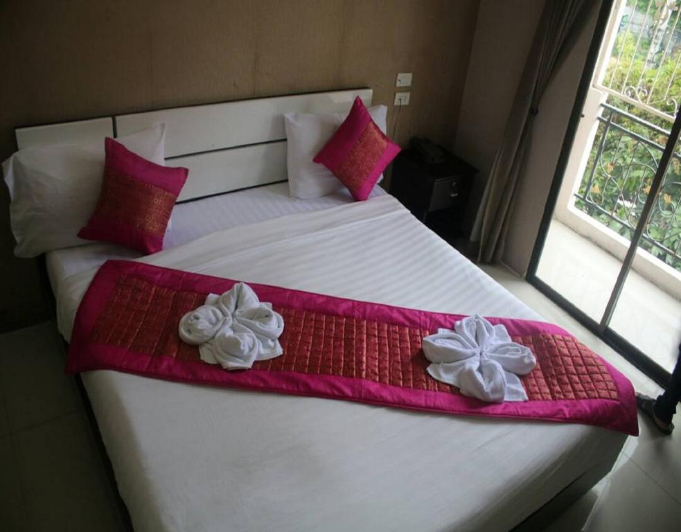 Royal Bombay Suites Джомтьен Экстерьер фото