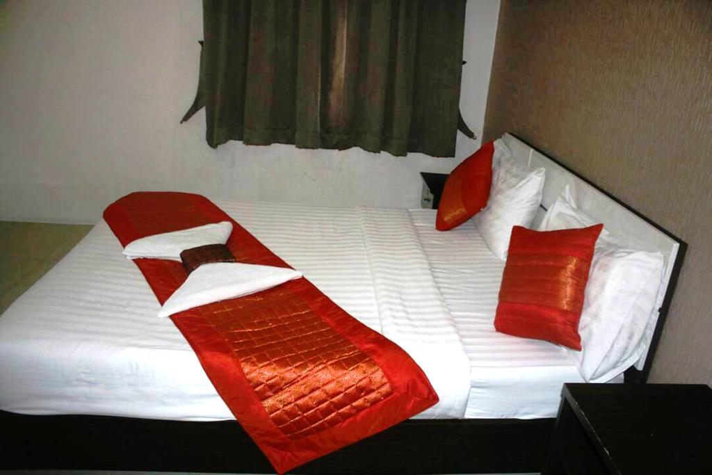 Royal Bombay Suites Джомтьен Экстерьер фото