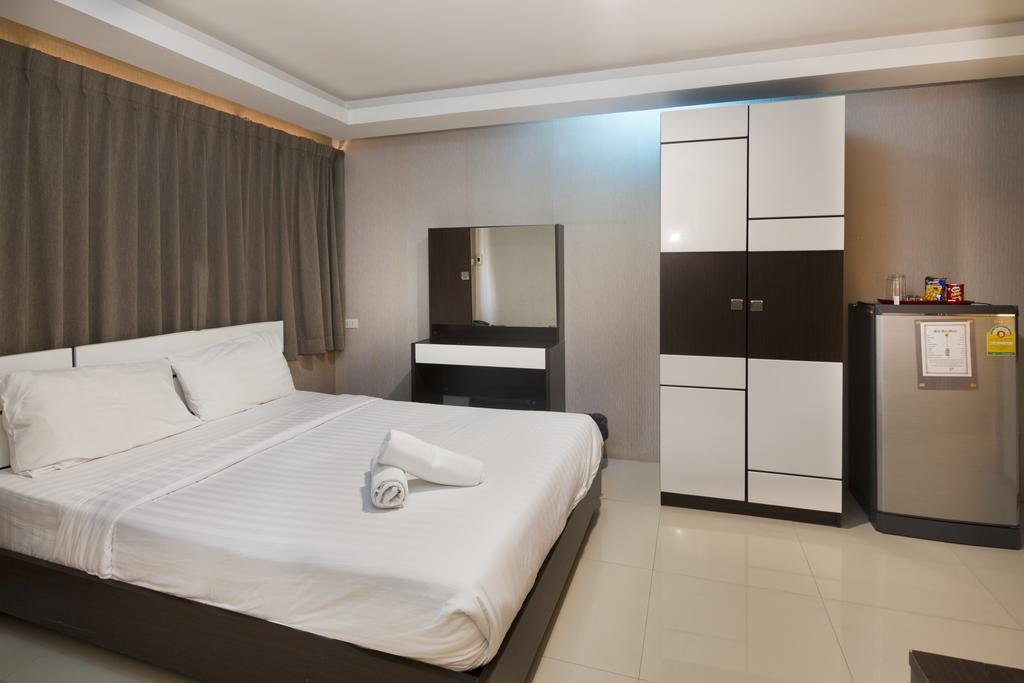 Royal Bombay Suites Джомтьен Экстерьер фото