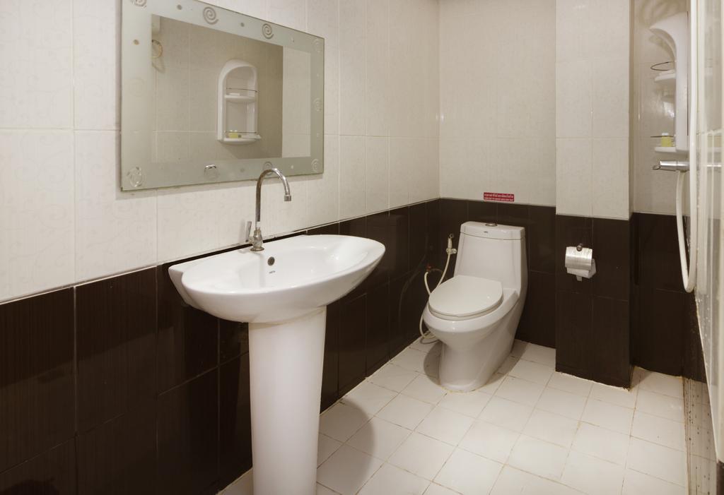 Royal Bombay Suites Джомтьен Экстерьер фото