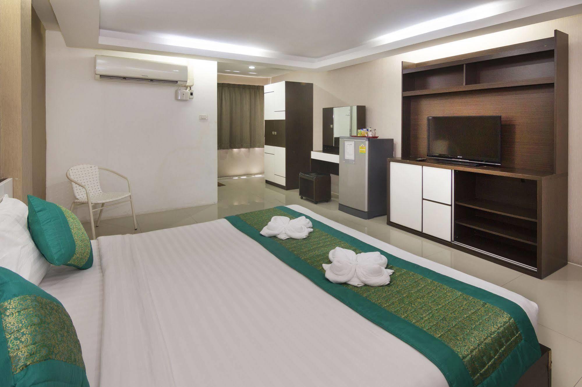 Royal Bombay Suites Джомтьен Экстерьер фото